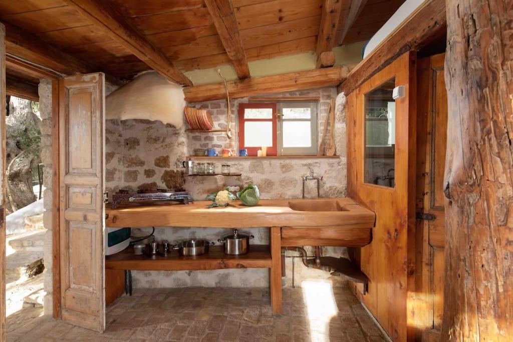 Vila Margaritis'S Treehouse Paramonas  Exteriér fotografie