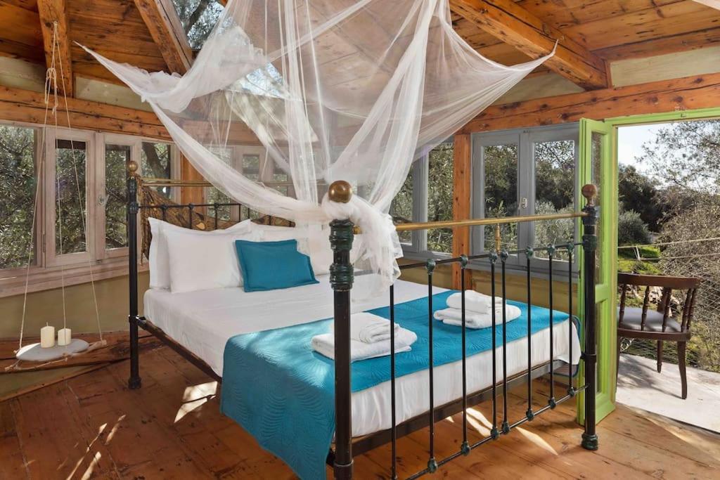 Vila Margaritis'S Treehouse Paramonas  Exteriér fotografie